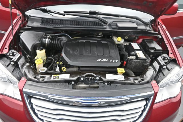 Used 2016 Chrysler Town & Country Touring w/ Driver Convenience Group FWD image 35