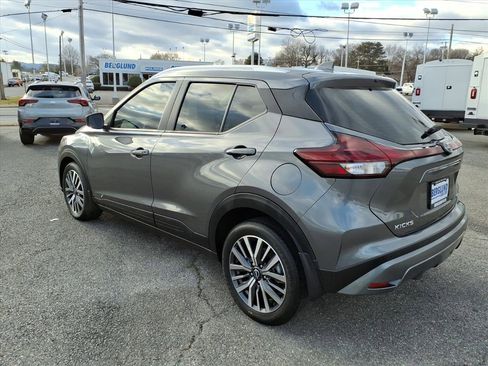 Used 2024 Nissan Kicks SV image 6
