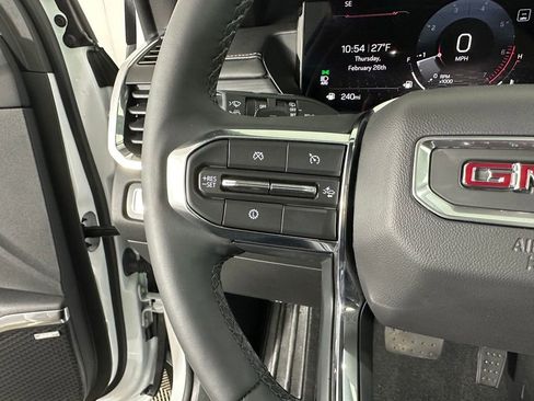 Used 2024 GMC Acadia Elevation w/ Luxury Package image 12