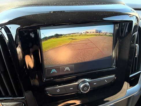 Used 2019 Chevrolet Traverse LT FWD image 28