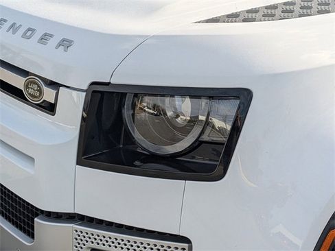 Used 2024 Land Rover Defender 110 SE image 9