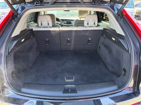 Used 2022 Cadillac XT4 Luxury w/ Driver Awareness Package image 18