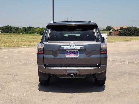 Used 2018 Toyota 4Runner SR5 Premium AWD/4WD image 8