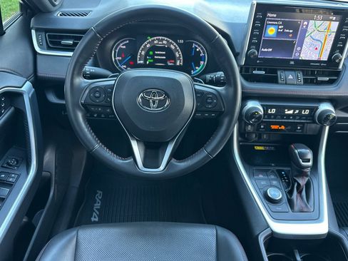 Used 2022 Toyota RAV4 XSE w/ Premium Package image 18