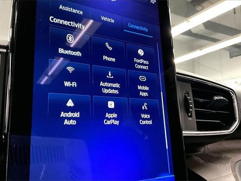 Used 2024 Ford Explorer Platinum w/ Technology Package image 33