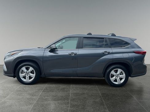 Used 2023 Toyota Highlander L FWD image 5