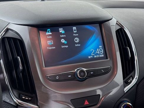 Used 2017 Chevrolet Cruze LT image 16