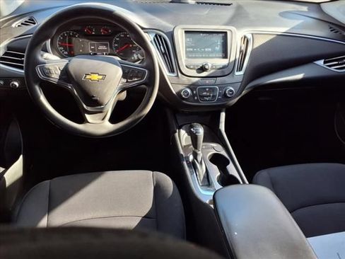 Used 2018 Chevrolet Malibu LS FWD image 9