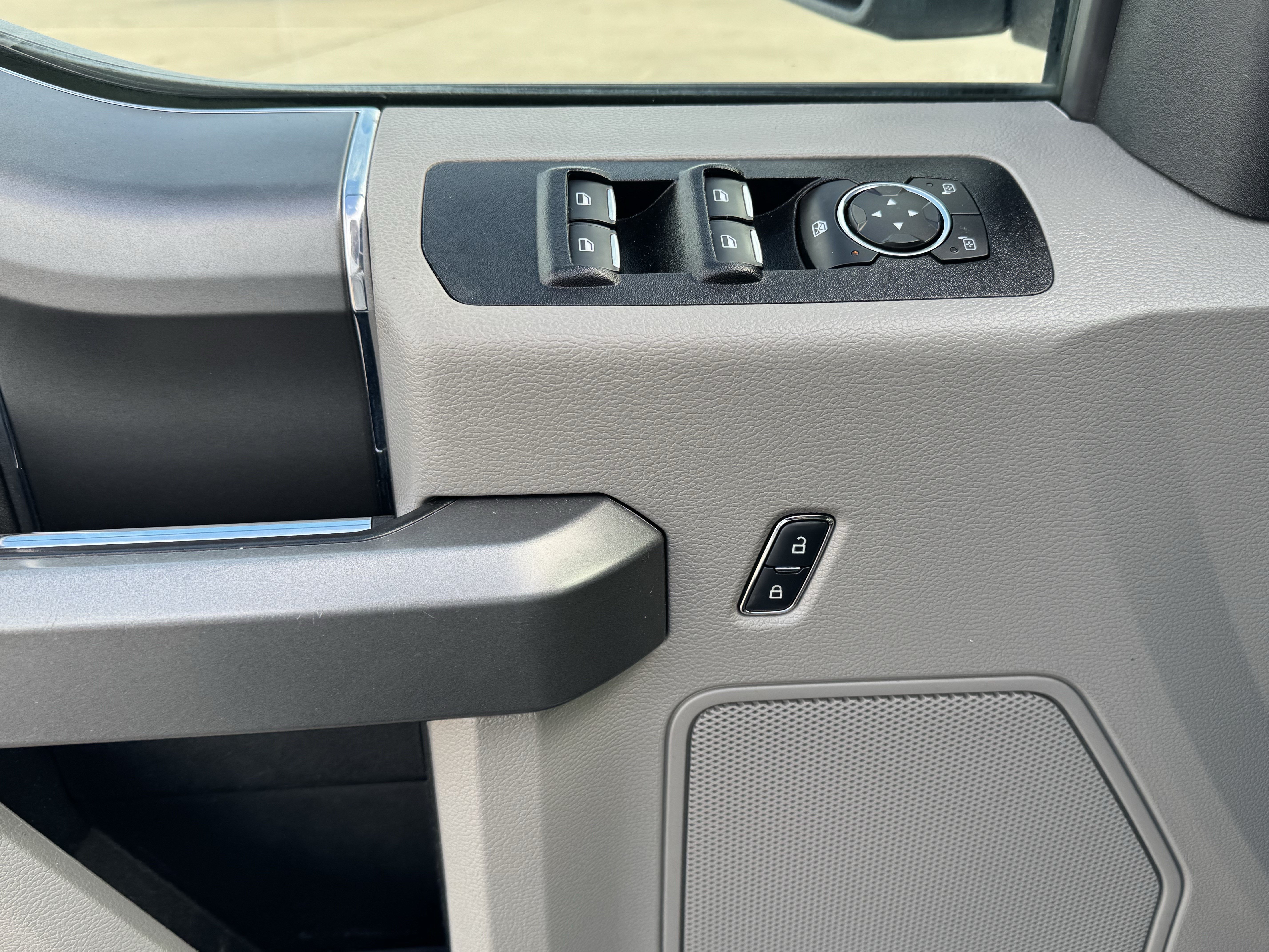 Used 2018 Ford F150 XLT w/ Equipment Group 302A Luxury RWD image 12