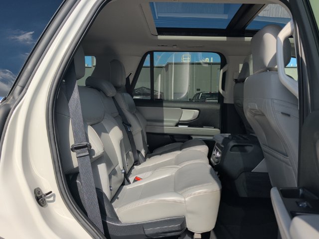 Used 2025 Ford Expedition Active AWD/4WD image 35