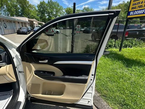 Used 2018 Toyota Highlander XLE AWD/4WD image 39