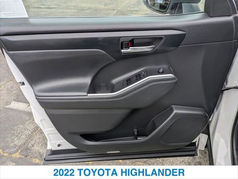 Used 2022 Toyota Highlander XLE FWD image 12