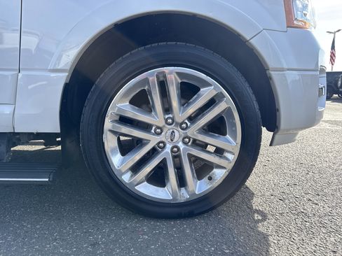 Used 2015 Ford Expedition EL Platinum image 9