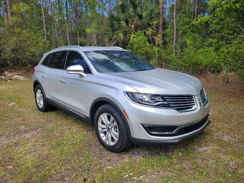 Used 2017 Lincoln MKX Premiere image 3