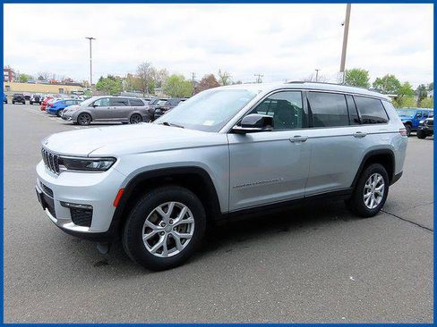 Used 2022 Jeep Grand Cherokee L Limited AWD/4WD image 3