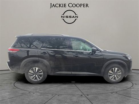 Certified 2025 Nissan Pathfinder SL image 6