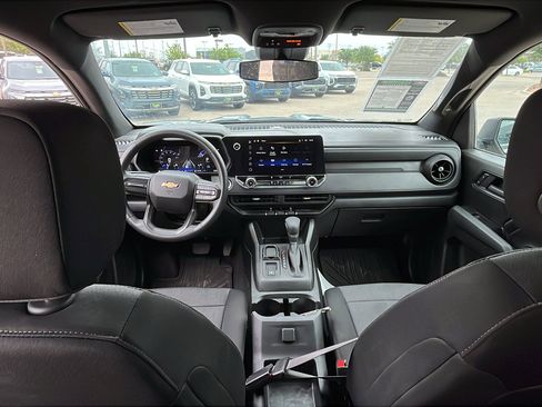Used 2024 Chevrolet Colorado W/T image 25