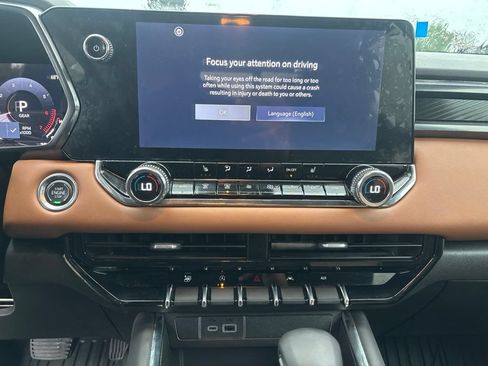 Used 2025 GMC Canyon AT4 AWD/4WD image 17