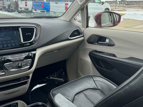 Used 2011 Chrysler Town & Country Touring-L w/ Entertainment Group #2 image 16