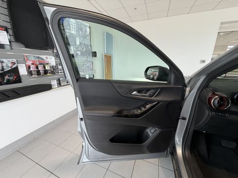 Used 2025 Chevrolet Equinox RS AWD/4WD image 10