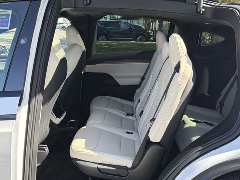 Used 2024 Tesla Model X image 28