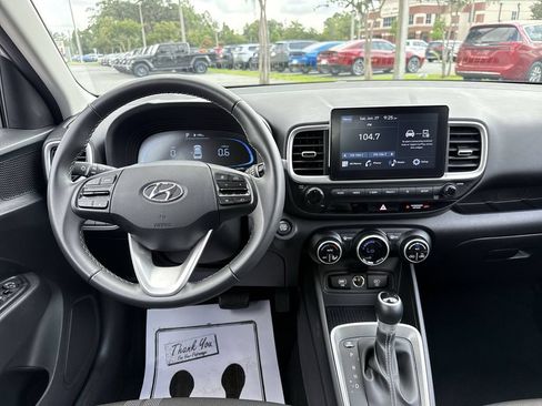 Used 2025 Hyundai Venue SEL FWD image 34