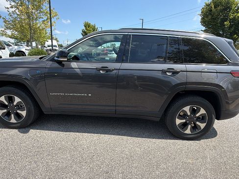 Used 2024 Jeep Grand Cherokee Limited 4xe AWD/4WD image 11