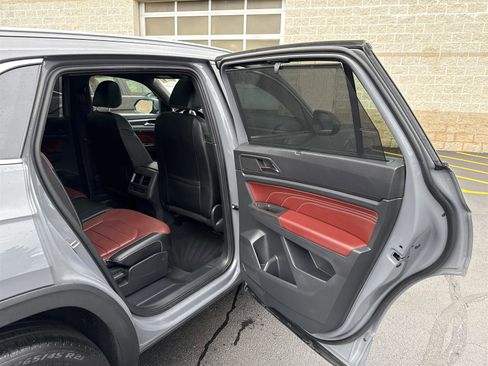 Used 2022 Volkswagen Atlas Cross Sport SEL Premium R-Line image 37