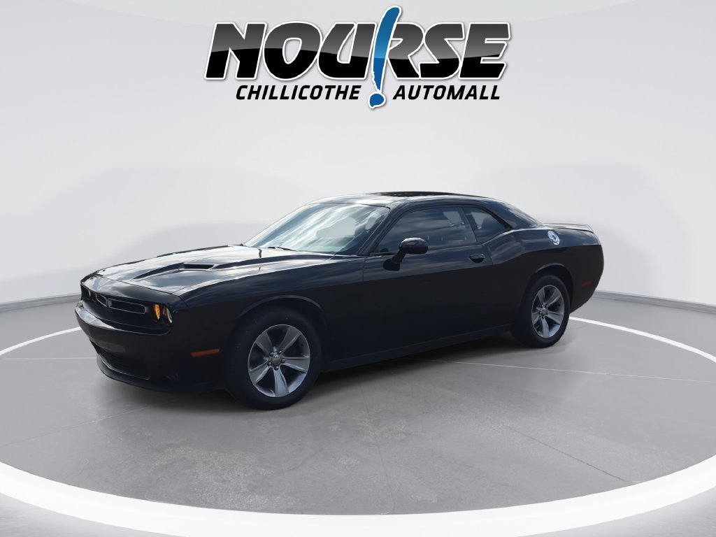 Used 2019 Dodge Challenger SXT w/ Driver Convenience Group RWD image 4