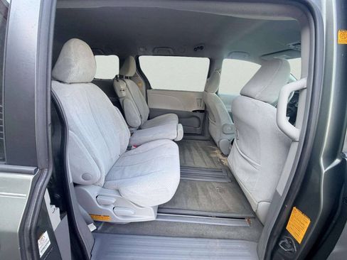 Used 2011 Toyota Sienna LE FWD image 22