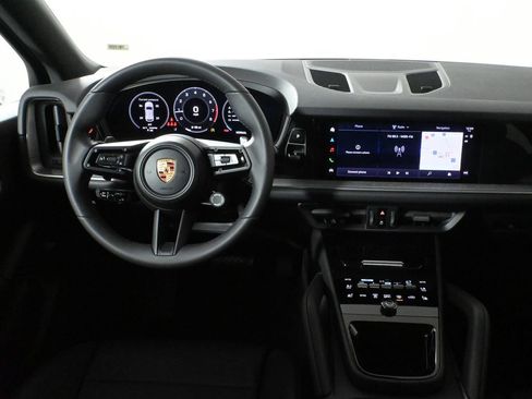 Used 2026 Porsche Cayenne AWD/4WD image 17