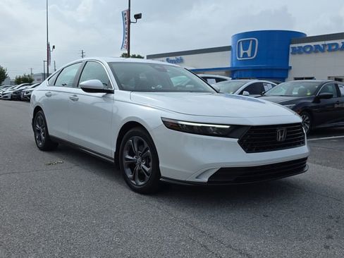 Used 2023 Honda Accord EX image 2