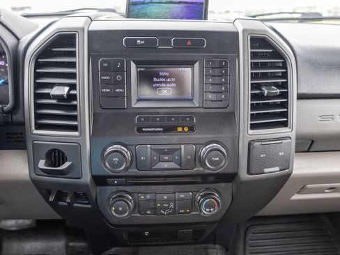 Used 2017 Ford F550 2WD Regular Cab Super Duty image 14