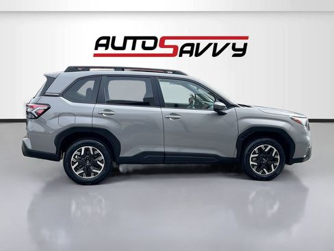 Used 2025 Subaru Forester Premium w/ Convenience Package #1 AWD/4WD image 8