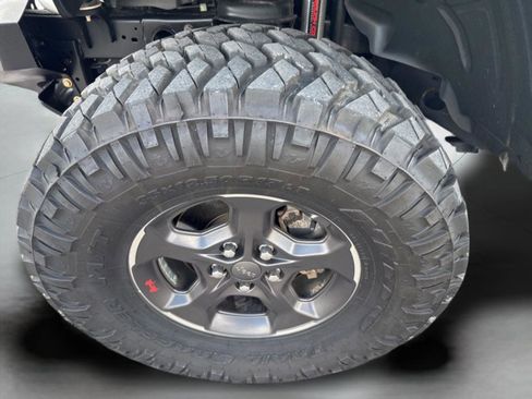 Used 2021 Jeep Gladiator Rubicon w/ Safety Group image 18