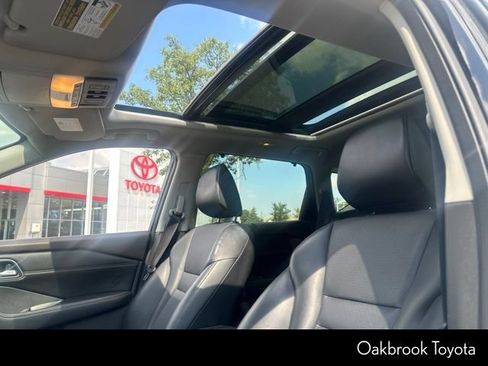 Used 2021 Nissan Rogue SV w/ Premium Package AWD/4WD image 11