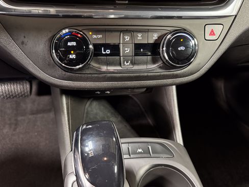 Used 2025 Buick Envista Preferred FWD image 32