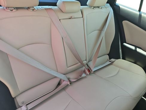 Used 2020 Toyota Prius XLE AWD/4WD image 18