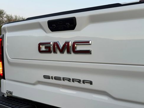 Used 2024 GMC Sierra 1500 SLE w/ X31 Off-Road Package image 15