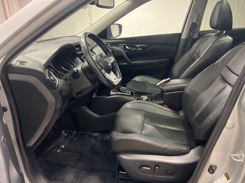 Used 2020 Nissan Rogue SL w/ Premium Package image 7