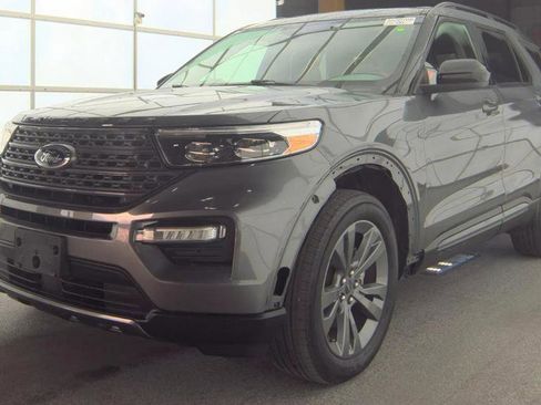 Used 2022 Ford Explorer XLT w/ Equipment Group 202A AWD/4WD image 8