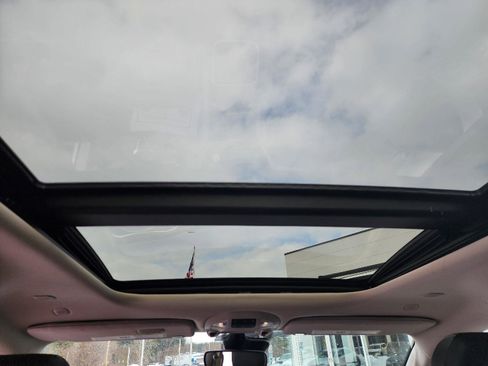 Used 2024 Chrysler Pacifica Limited image 13