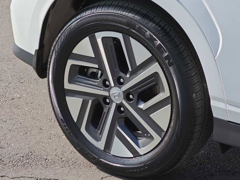 Used 2023 Hyundai Kona SE image 12