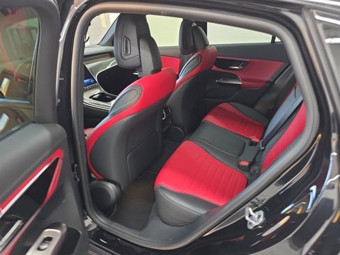 Used 2024 Mercedes-Benz GLC 300 4MATIC image 21