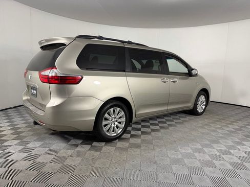 Used 2016 Toyota Sienna XLE w/ XLE Navigation Package image 4