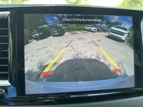 Used 2024 Chrysler Pacifica Touring-L FWD image 17