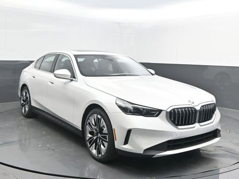 New 2026 BMW 530i w/ Premium Package image 9