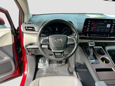 Used 2023 Toyota Sienna XLE FWD image 20