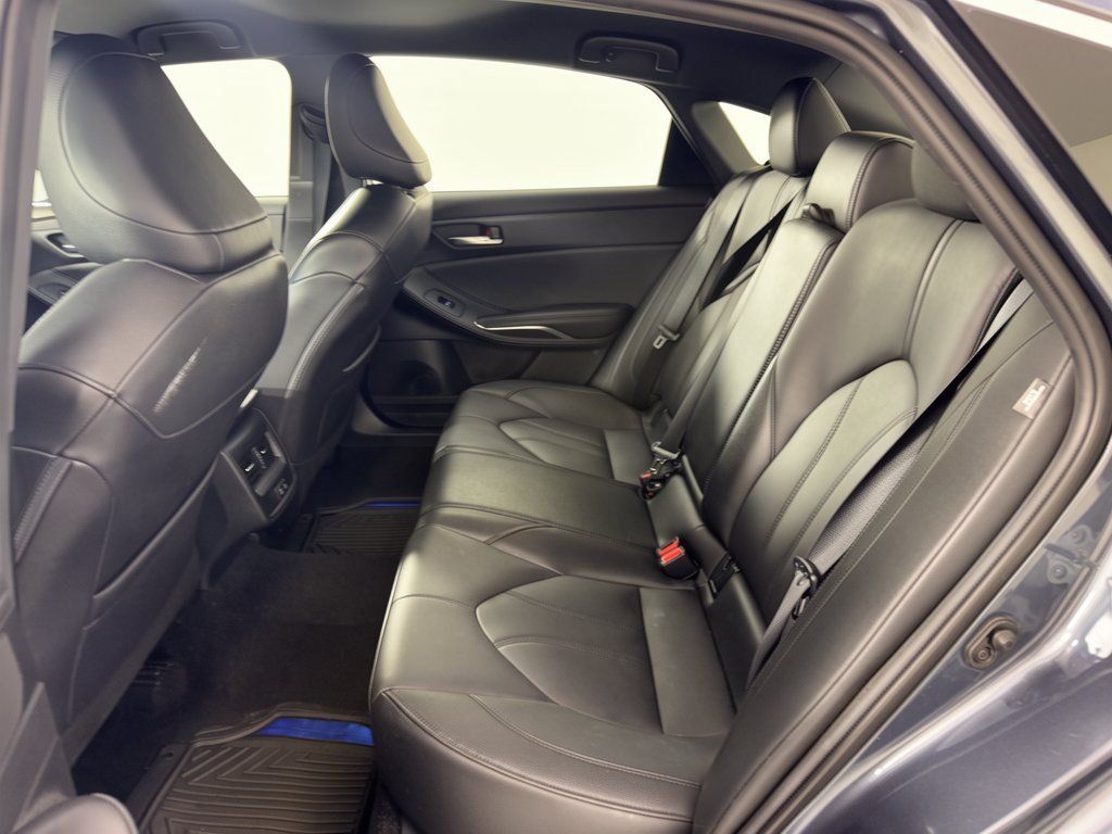 Used 2022 Toyota Avalon XLE FWD image 25