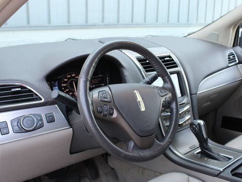 Used 2012 Lincoln MKX AWD image 2